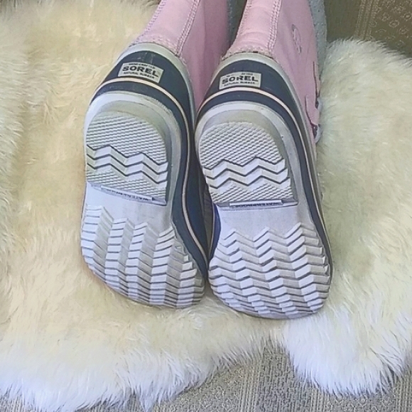 Sorel Waterproof Pink Boots - Picture 5 of 11
